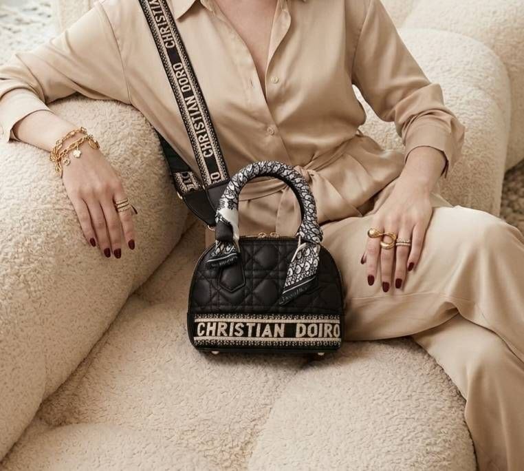کیف دوشی زنانه christian dior به همراه بند روسری و بند پهن