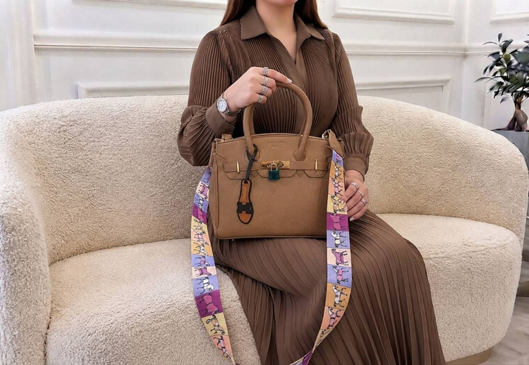 کیف دوشی و دستی زنانه Hermes به همراه چارم بگ و بند پهن دوشی